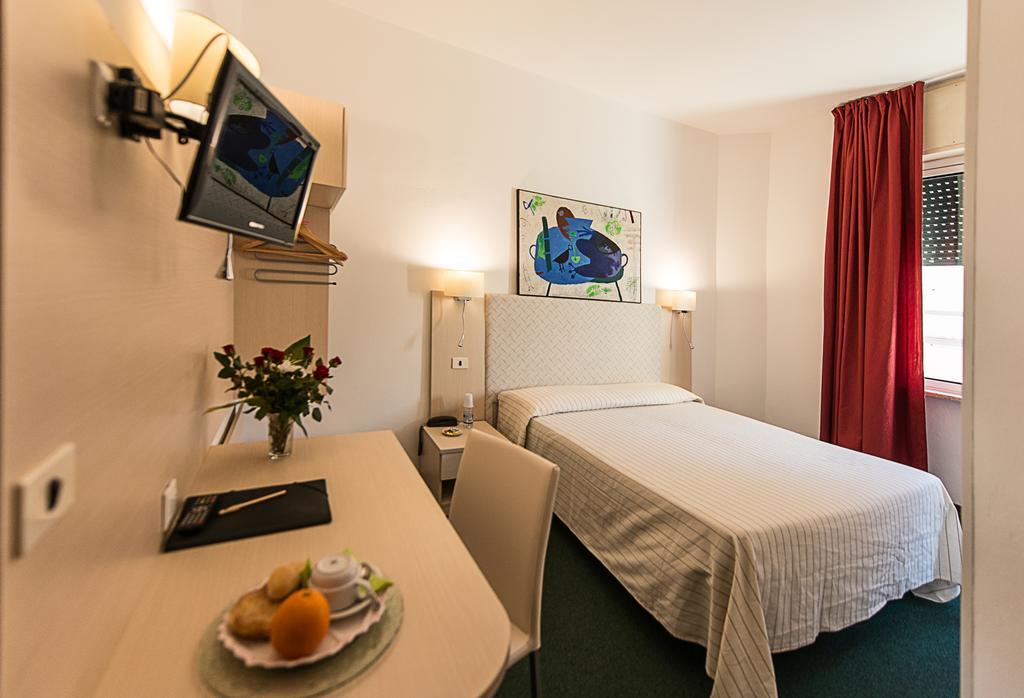 Hotel Ariston Piombino Værelse billede